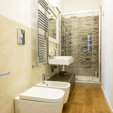 Middle Way Stylish Apartment Bari