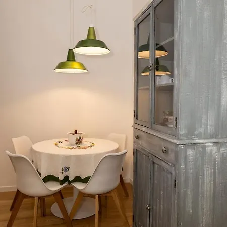 Apartment Middle Way Stylish